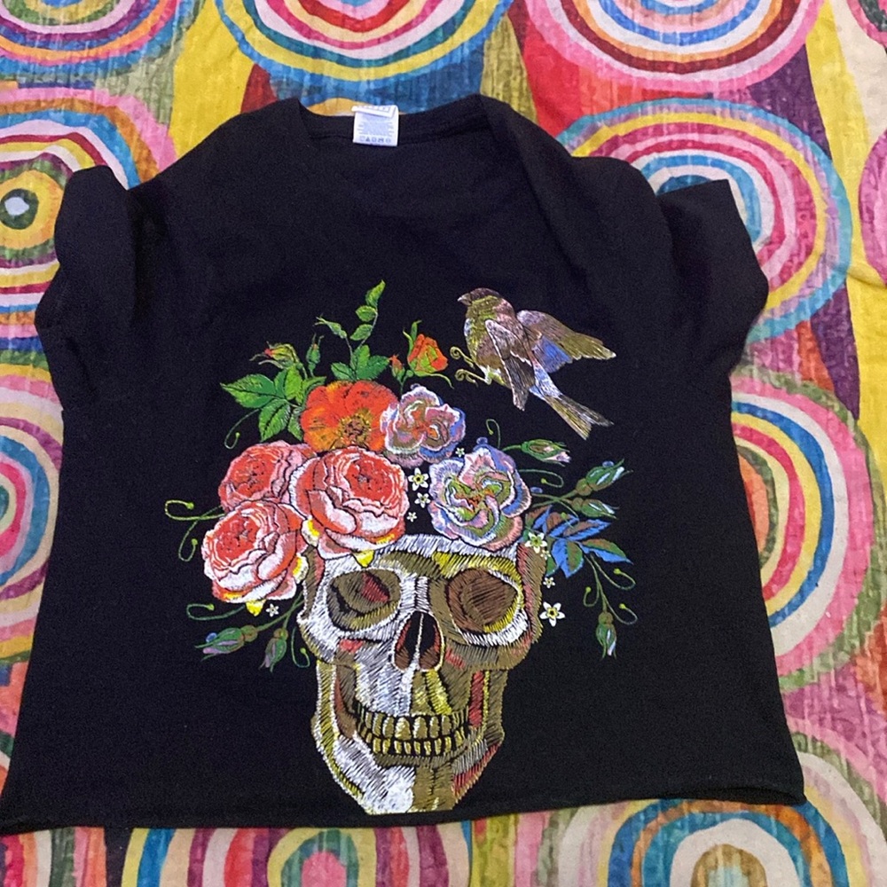 Cropped graphic t